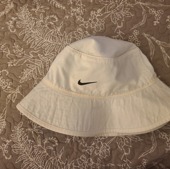 Nike Bucket Hat - Picture 3 of 4